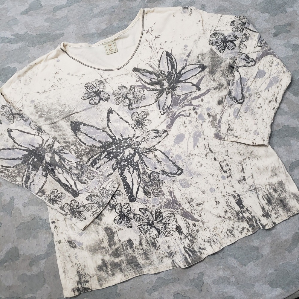 Jess & Jane Top Womens XL Beige Floral Rhinestone V-Neck  3/4 Sleeve